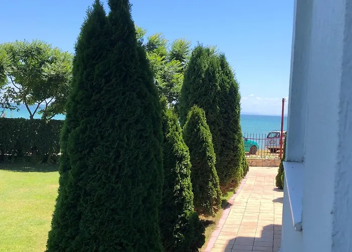 Апартамент Bela-alex Равда